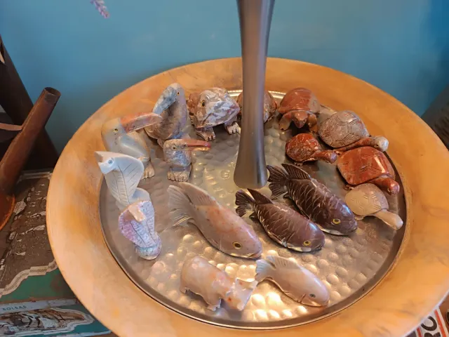 Figuras de piedra tallada animales