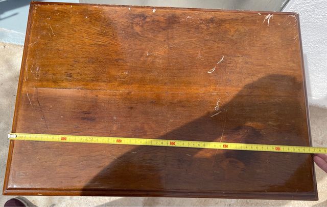 Mesa auxiliar antigua de madera