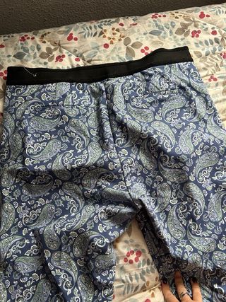 Pantalones elásticos estampados paisley