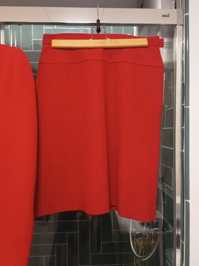 Traje 2 piezas falda y americana rojo