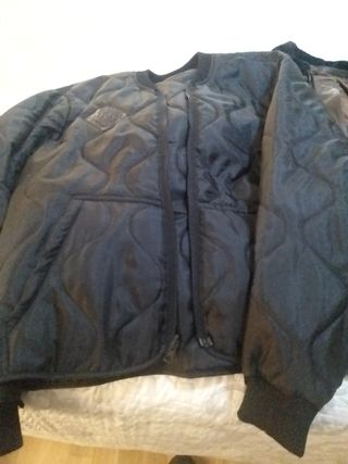 Chaqueta de piel marrón con cuello marrón o negro