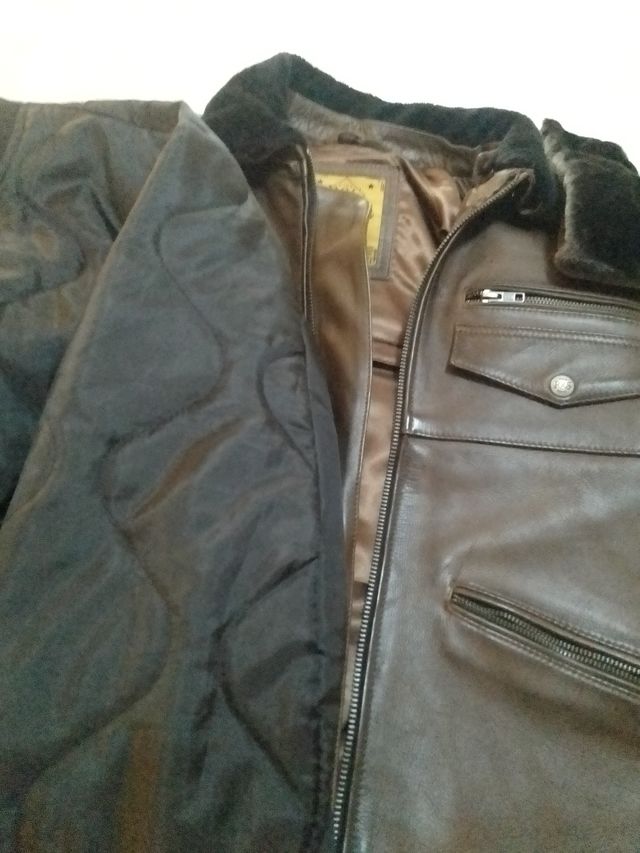 Chaqueta de piel marrón con cuello marrón o negro