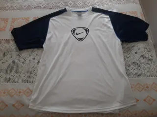 Camiseta Nike Blanca y Azul