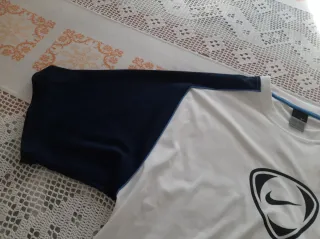 Camiseta Nike Blanca y Azul