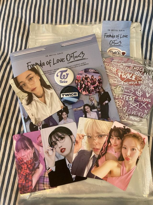 TWICE Formula of Love: O+T=<3 Result File Edition