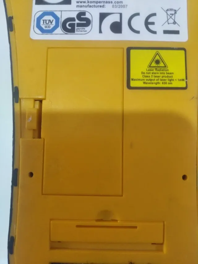 Detector de muros amarillo y negro