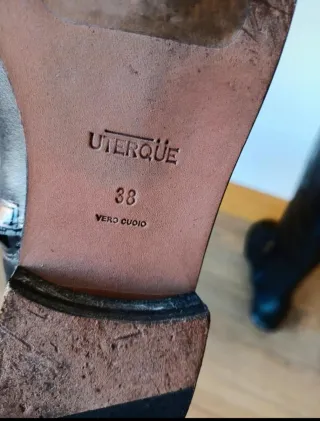 Botas altas de cuero negras con cordones