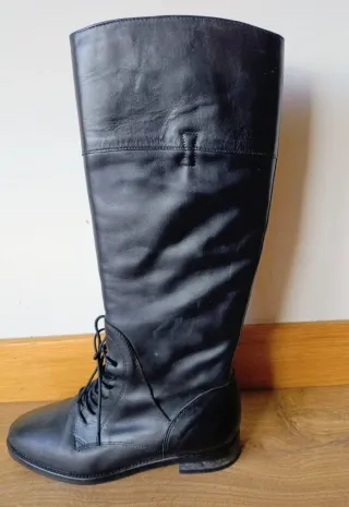 Botas altas de cuero negras con cordones