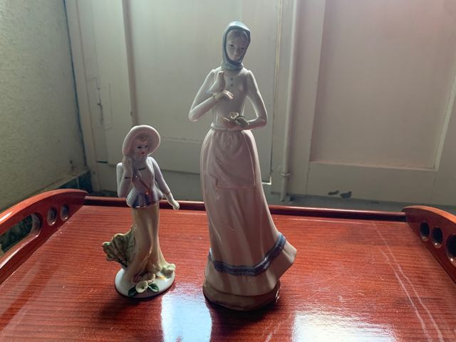 Figura cerámica Joven con Pájaro