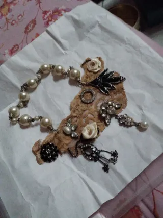 Collana merletto e perle