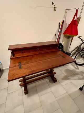 Scrittoio in legno con cassetti