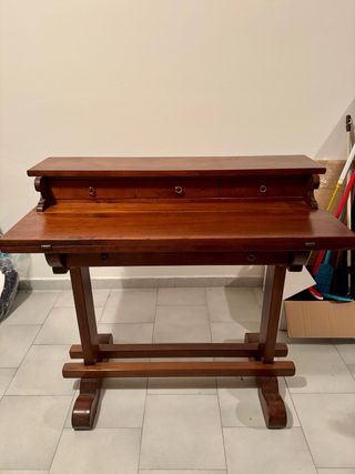 Scrittoio in legno con cassetti