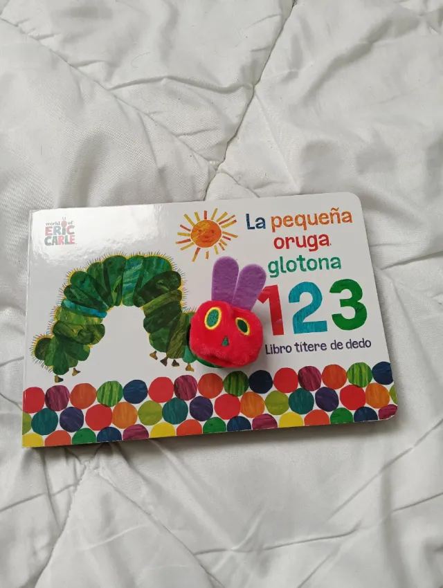 La pequeña oruga glotona