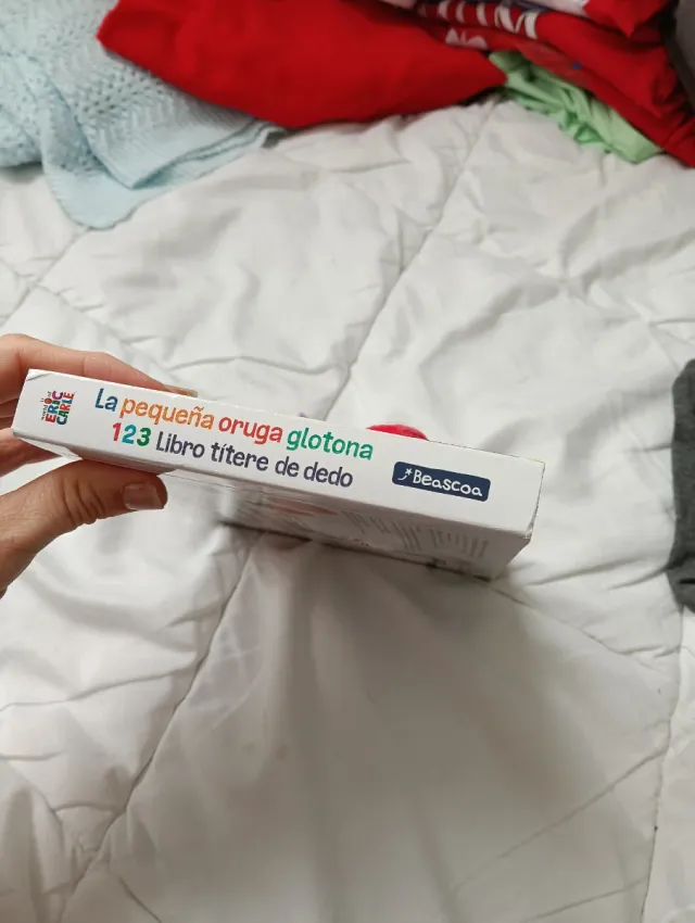 La pequeña oruga glotona