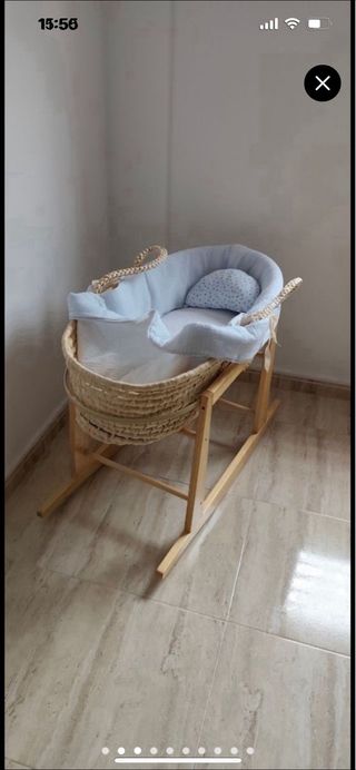 Cuna moisés de mimbre con balancín