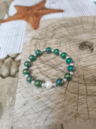 Bonitas pulseras de bolas verdes y blancas