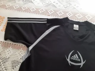 Camiseta Adidas Negra y Gris