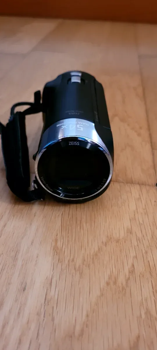 Máquina de filmar Sony preta com mala