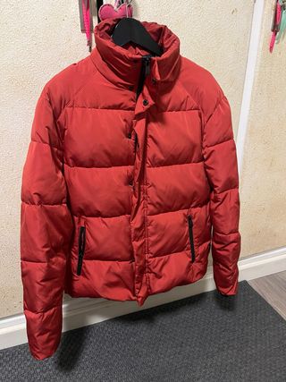 Chaquetón de plumas rojo