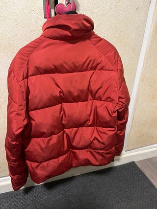 Chaquetón de plumas rojo