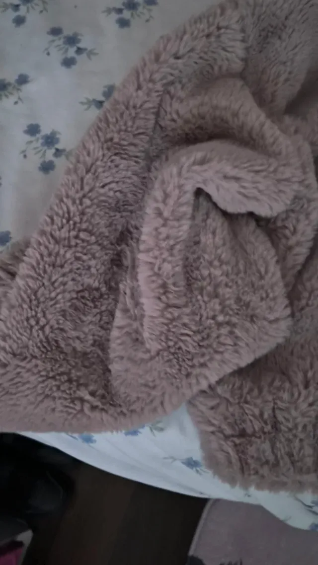 Chaqueta corta pelo peluche beige