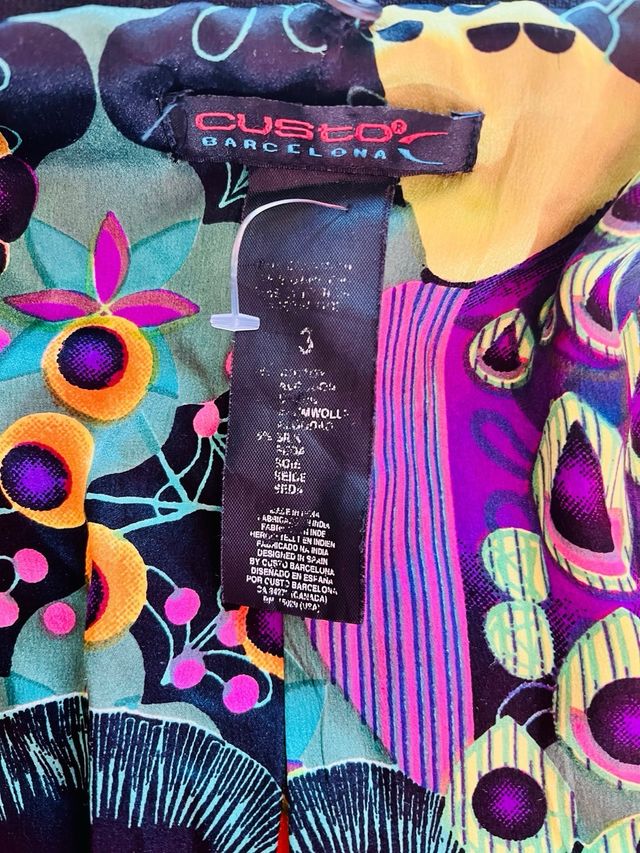 Abrigo diseño CUSTO BARCELONA Lana y Seda. Negro