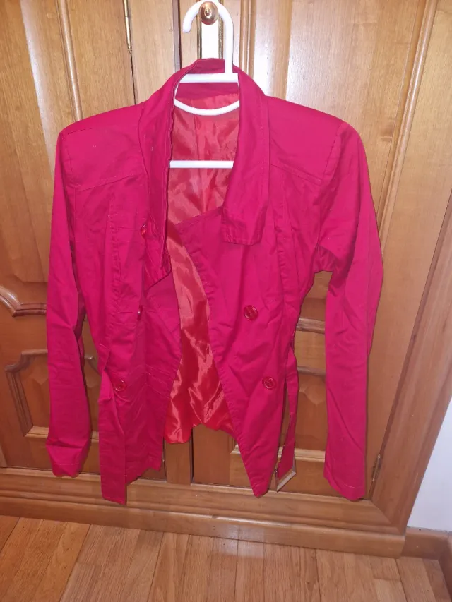 Chaqueta corta gabardina roja