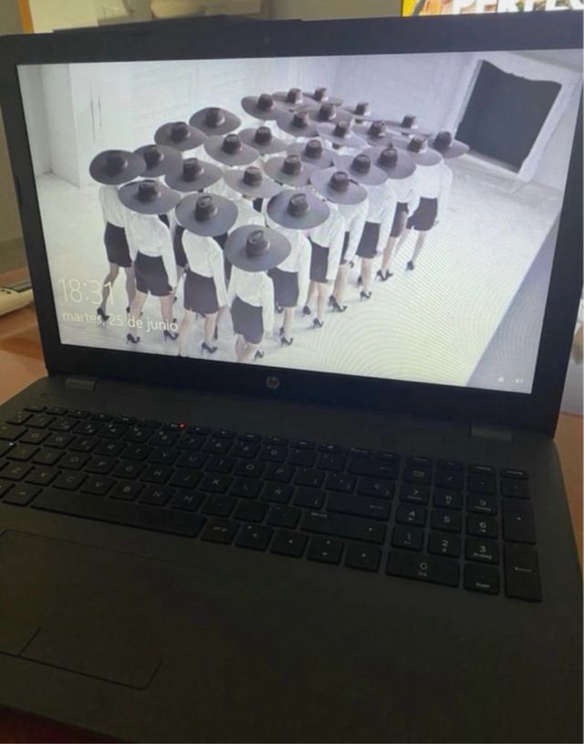 Ordenador portátil HP gris