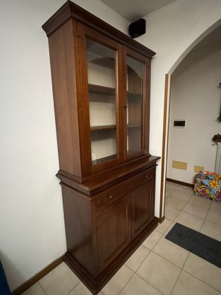 Credenza con vetrina in legno