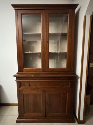 Credenza con vetrina in legno