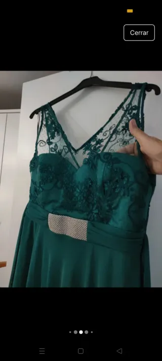 Vestido de fiesta verde con pedrería
