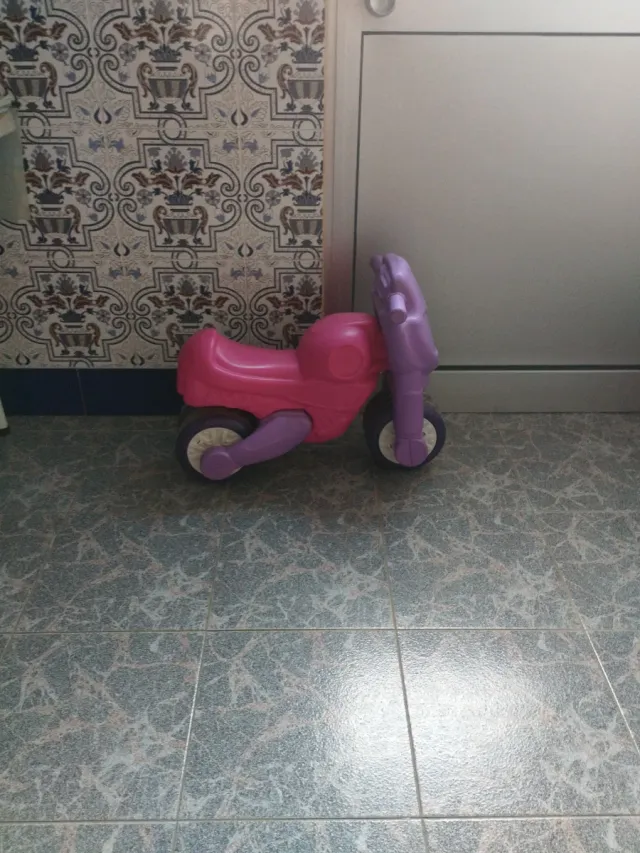 Moto de juguete para niño