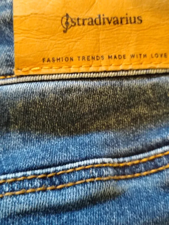 Vaqueros Stradivarius azules