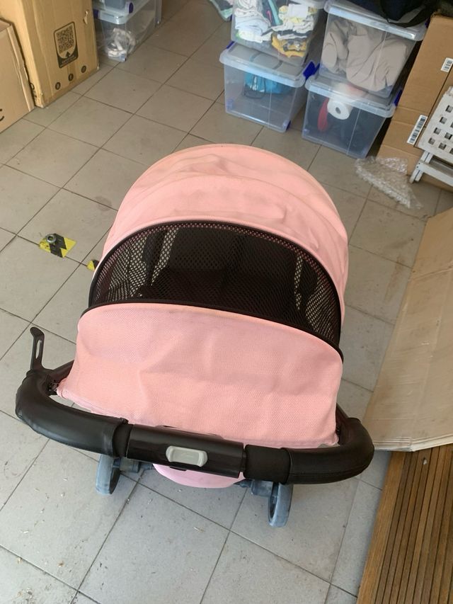 Carro de bebé rosa y negro