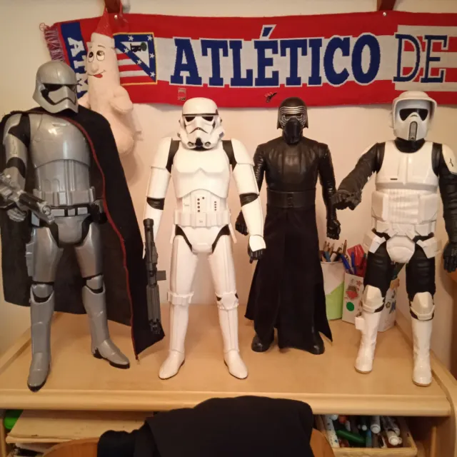 4 Figuras Star Wars. Altura 50 cm.