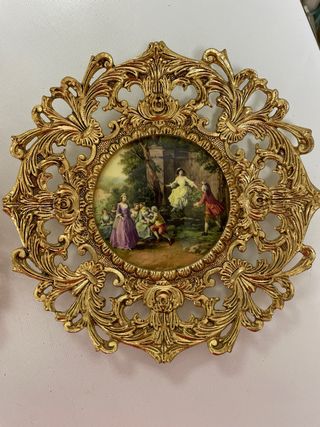 3 piatti decorativi dorati con scena