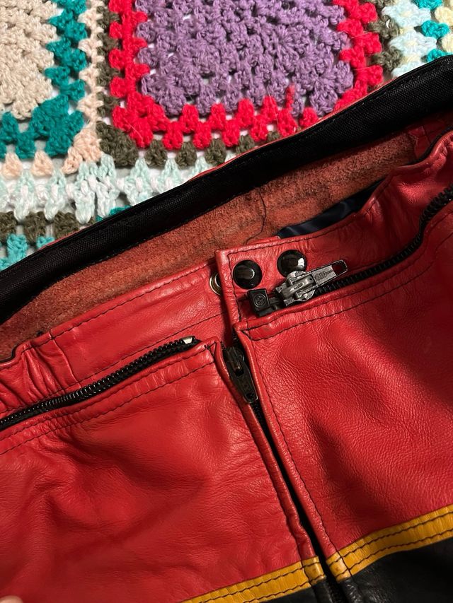 Pantalones Moteros Cuero Rojo y Negro