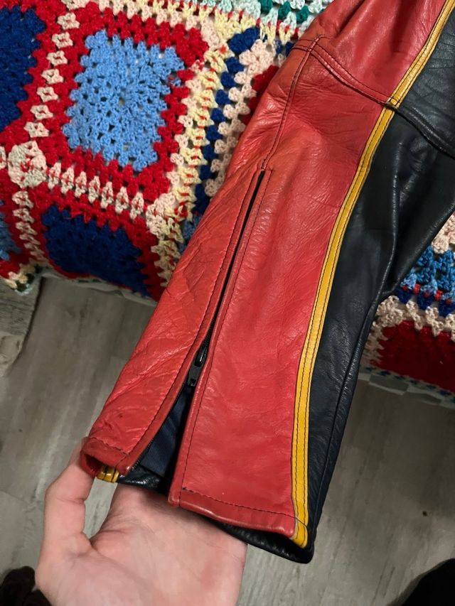 Pantalones Moteros Cuero Rojo y Negro