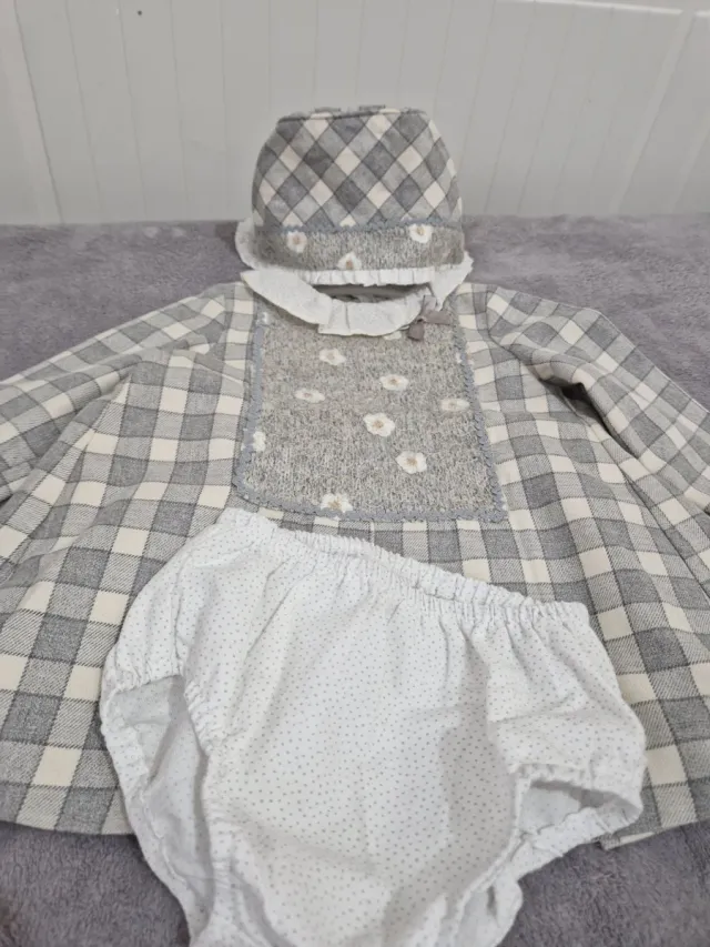 Conjunto vestido, braguitas y capota