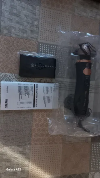 Modellatore ad aria per capelli