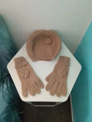 Conjunto Gorro, Bufanda y Guantes Beige