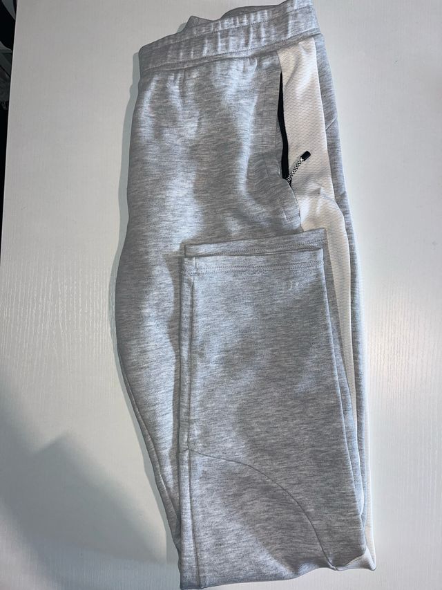 • NEGOCIABLE Chándal Puma Gris y Blanco