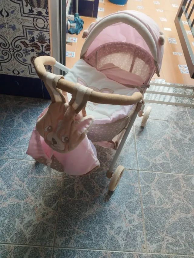 Passeggino per bambole con tettuccio rosa