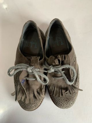 Zapatos niño ante con flecos y cordones, Talla 28