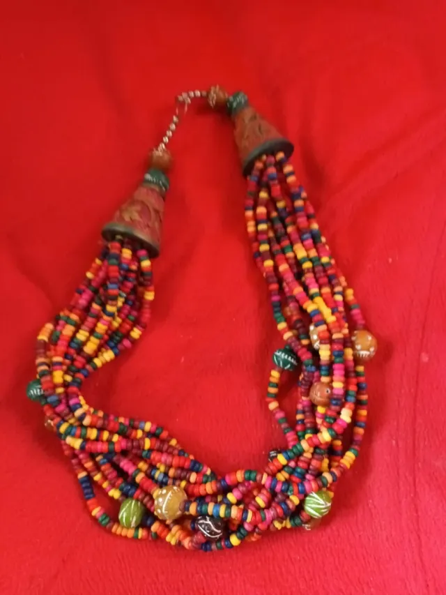 Collana colorata con perline