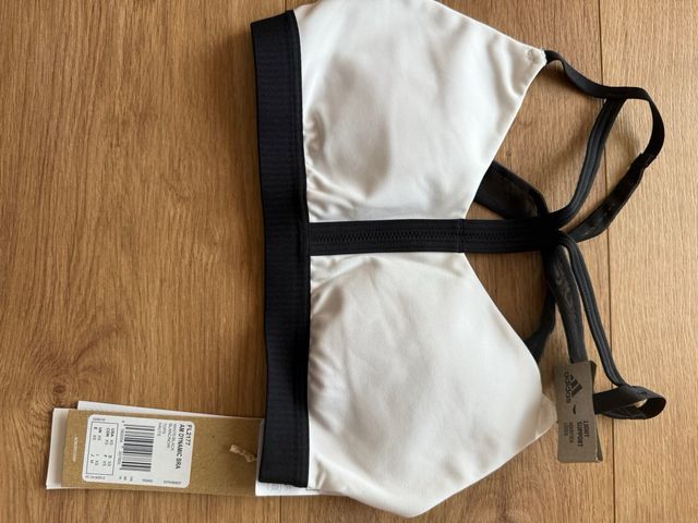 Sujetador deportivo Adidas blanco y negro
talla XS