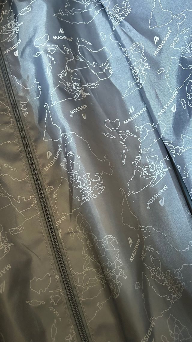 Maleta de viaje azul con ruedas