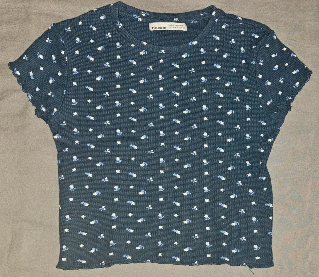 Camiseta Pull&Bear floral azul y blanco Talla S