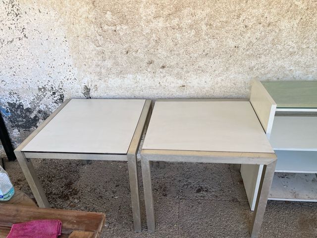 Mesas de metal y madera