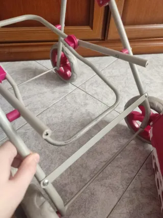 Passeggino giocattolo, cuccia e cagnolino